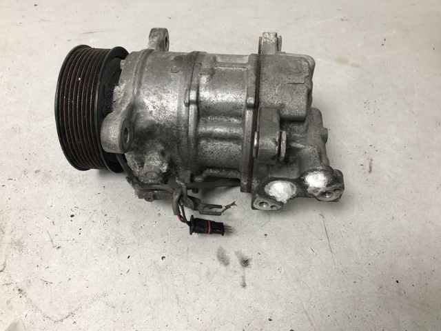 Компресор кліматичної установки 64527948805 BMW