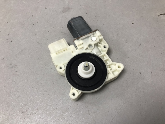 Мотор склопідйомника дверей передніх, лівих 67625A3F285 BMW