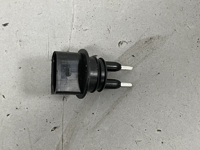 Датчик рівня бачка склоомивача 7M0919376 VAG