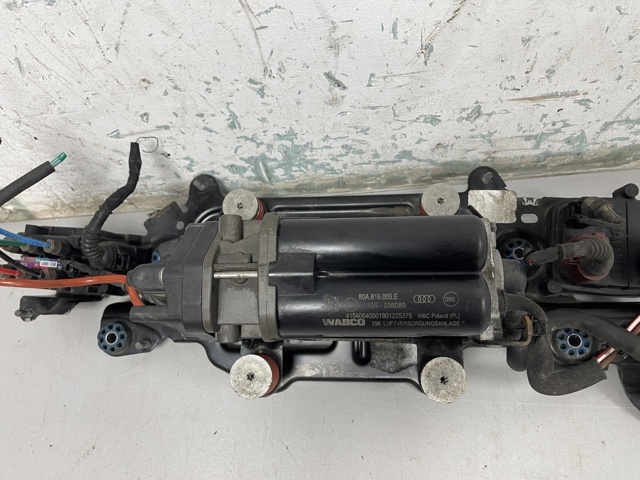 Компресор пневмоподвески 80A616005E VAG