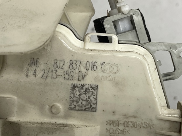 Замок передніх пасажирських дверей 8J2837016C VAG