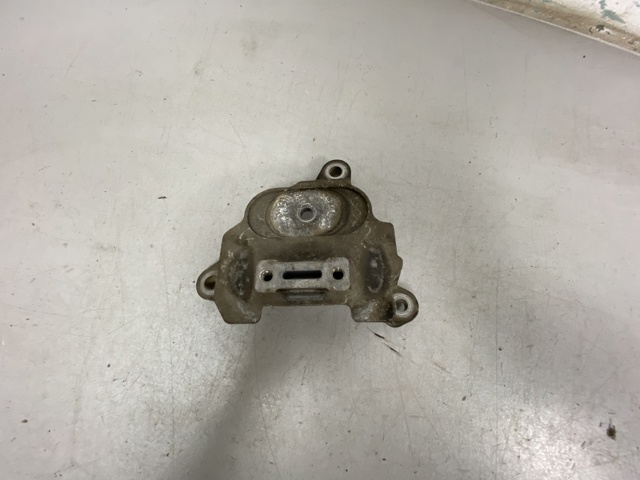 Кронштейн подушки КПП 8K0399115R VAG