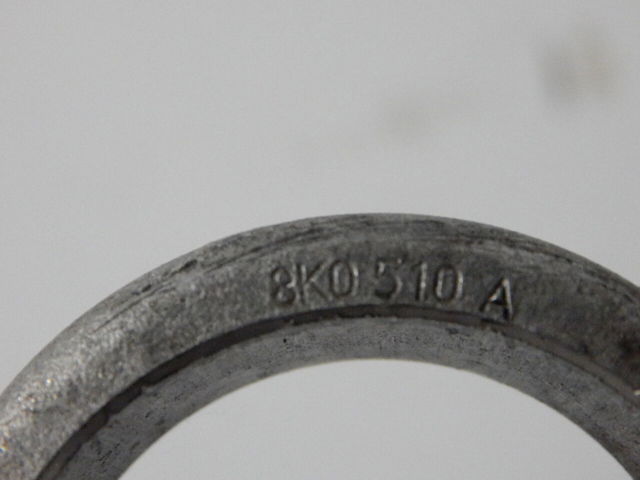 Важіль передньої підвіски верхній, правий 8K0407510A VAG
