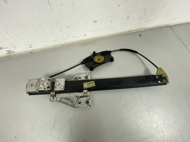 Склопідйомник задніх правих дверей 8K0839462A VAG