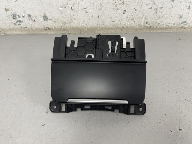 Попільничка центральної консолі 8K0857951 VAG