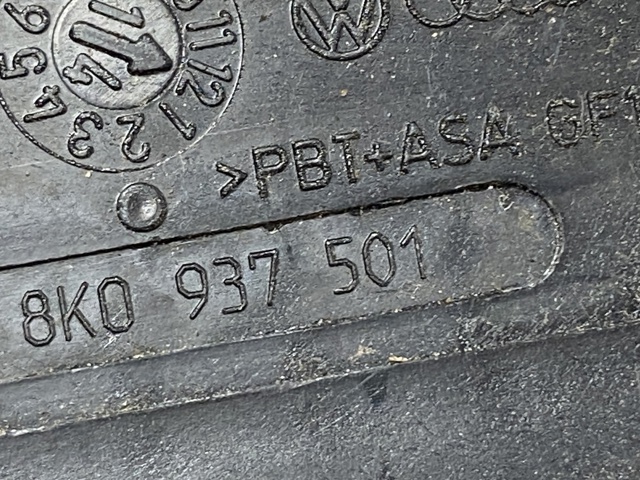 Блок запобіжників задній, салонний 8K0937501 VAG