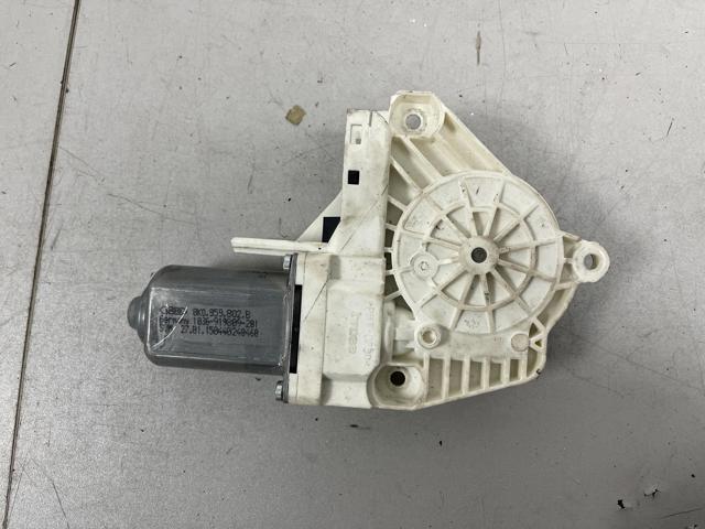 Двигун склопідіймача двері передньої, правої 8K0959802B VAG