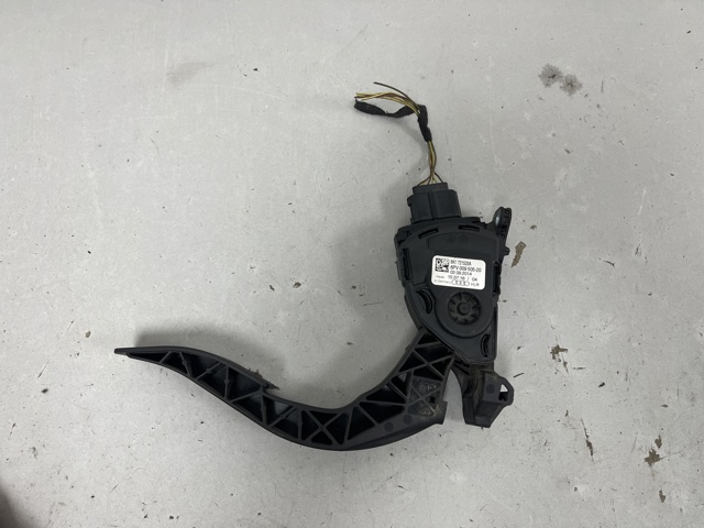Підаль газу 8K1721523A VAG