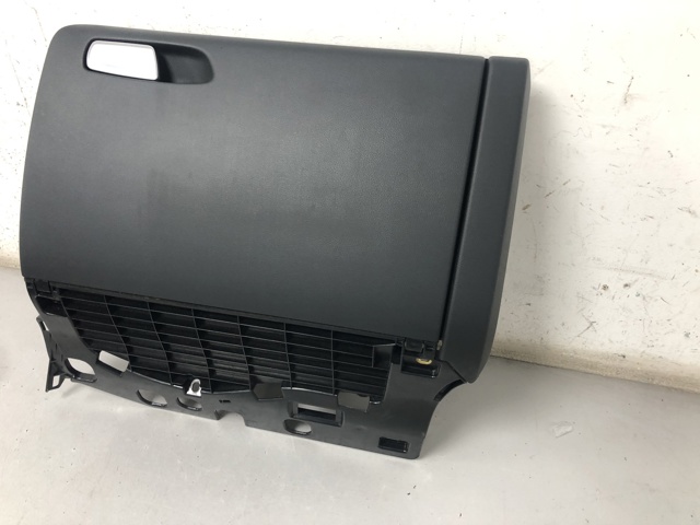 Ящик для рукавичок 8K1857035B VAG