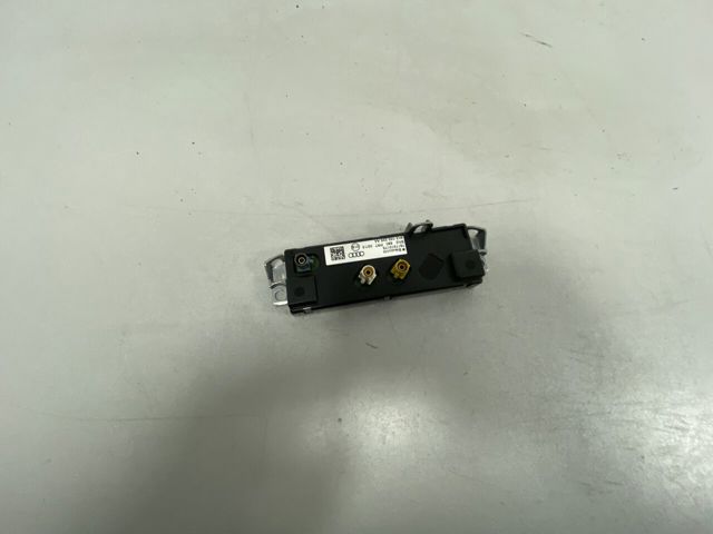 Підсилювач сигналу антени 8K5035225AA VAG
