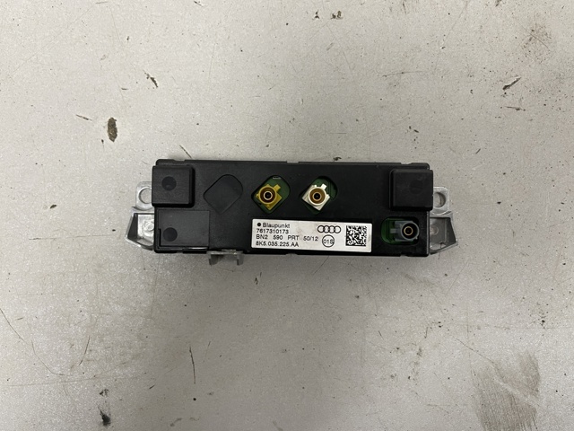 Підсилювач сигналу антени 8K5035225AA VAG