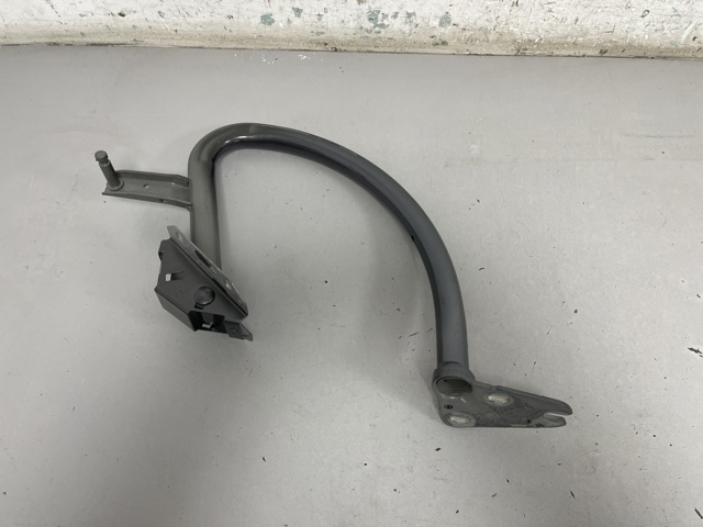 Петля кришки багажника 8K5827302AC VAG