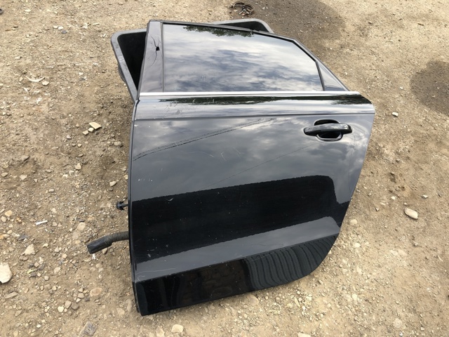Двері пасажирськи задні ліві 8K5833051D VAG