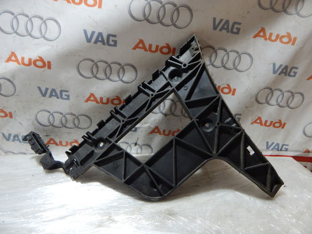 Направляюча заднього бампера, права 8K9807454 VAG