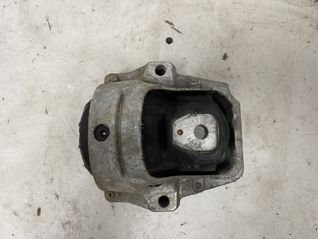 Права подушка мотора 8R0199381 VAG