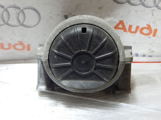 Права подушка мотора 8R0199381AL VAG