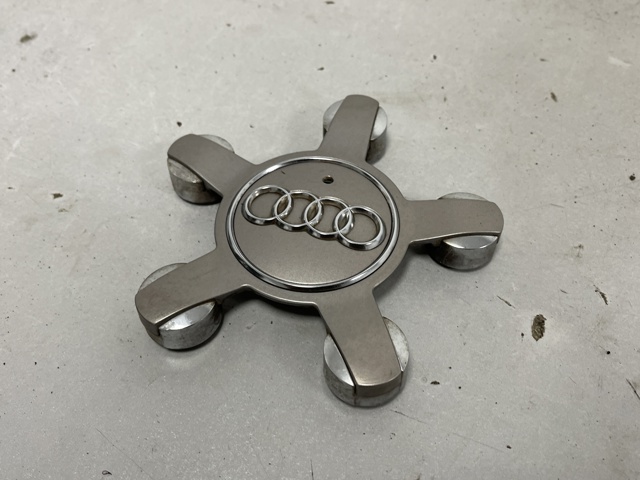 Ковпак диска 8R0601165 VAG