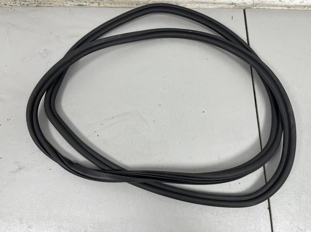 Ущільнювач дверей задніх, (на двері) 8R0833721D VAG