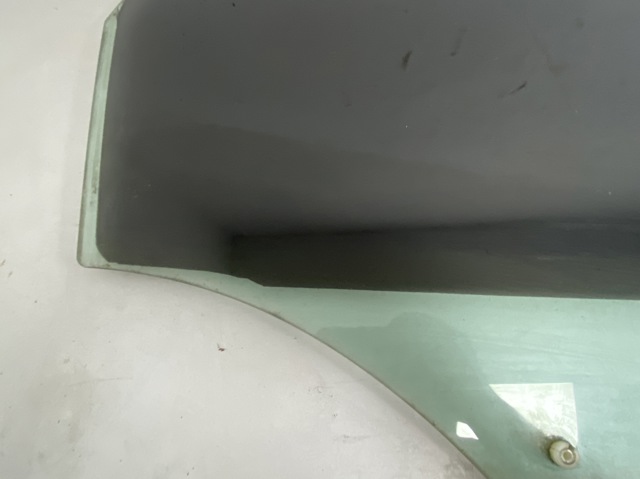 Скло задньої двері правої 8R0845206F VAG