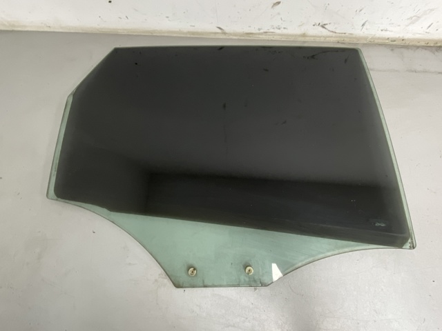Скло заднє праве 8R0845206F VAG