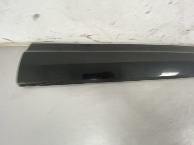 Накладка передньої правої двері 8R0853960E VAG