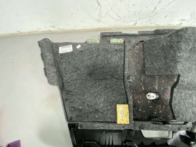 Облицювання багажного відсіку, праве 8R0863880F87A VAG