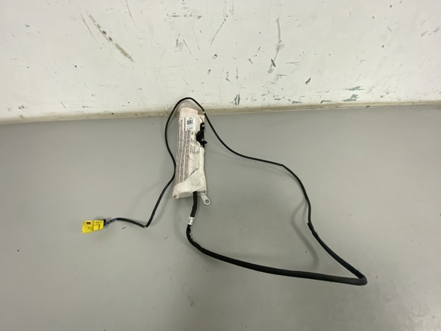 Подушка безпеки AIRBAG спинки сидіння, правого 8R0880242D VAG