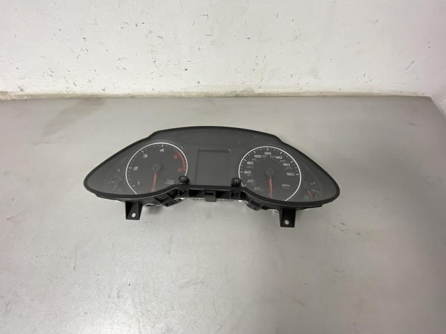 Щиток приладів (комбінація) 8R0920980L VAG