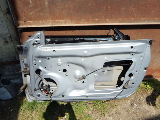 Пасажирські передні двері 8T0831052C VAG