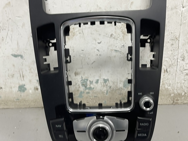 Пульт керування магнітолою 8T0919611KWFX VAG