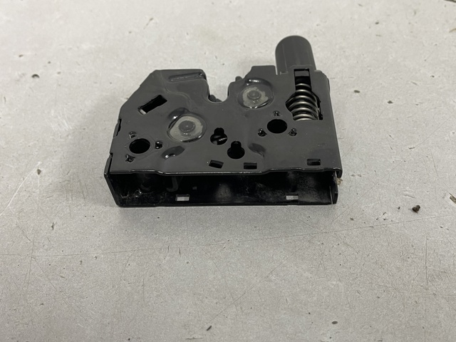 Замок кришки капота 8V0823509 VAG