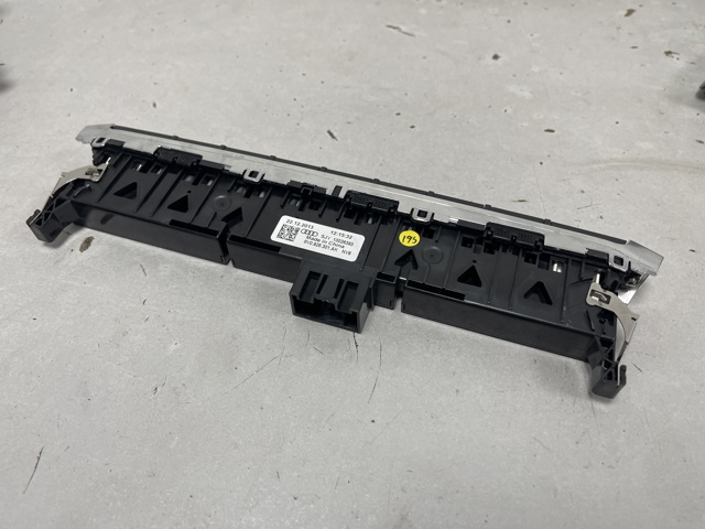 Блок кнопок центральної консолі 8V0925301AK VAG