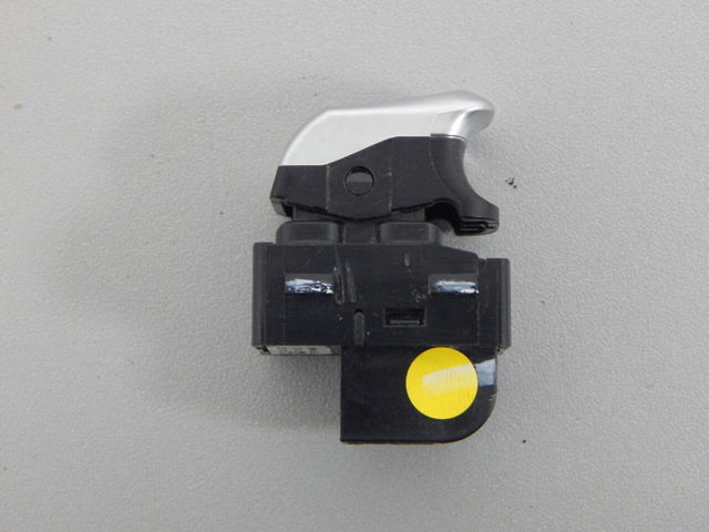 Кнопка підйомника переднього правого скла 8V0959855A VAG