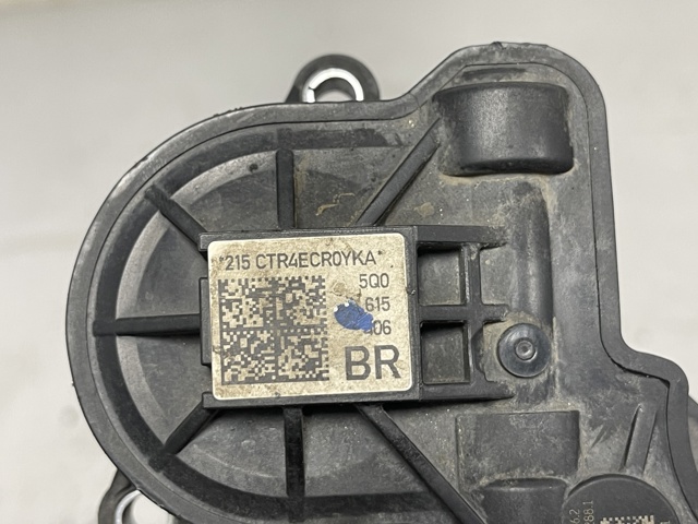 Двигун приводу гальмівного супорту заднього стоянкової системи 8V0998281A VAG