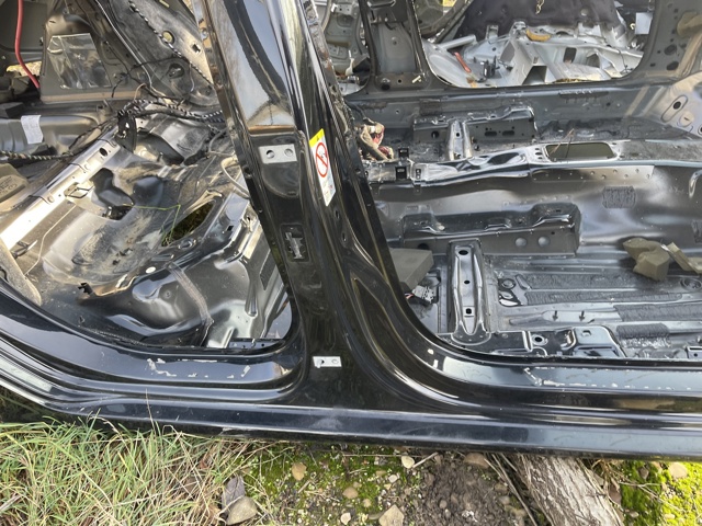 Бічна частина задні праві 8V5809840 VAG