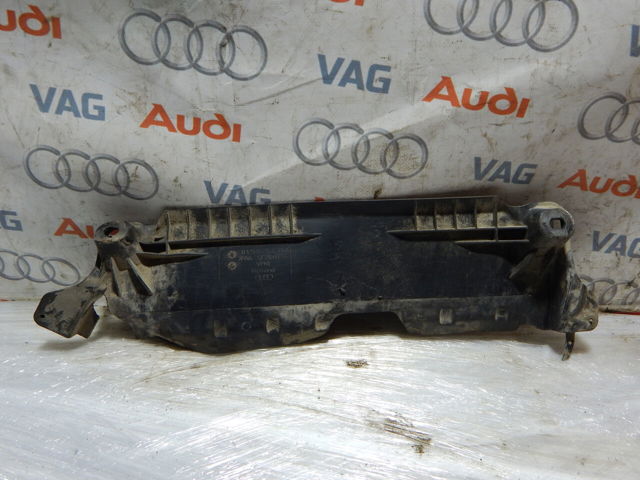Захист днища, задній лівий 8V5825230A VAG