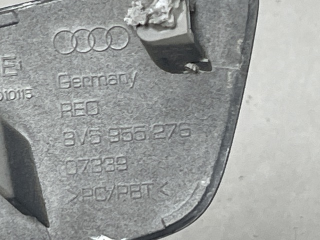 Накладка форсунки омивача фари передньої 8V5955276 VAG