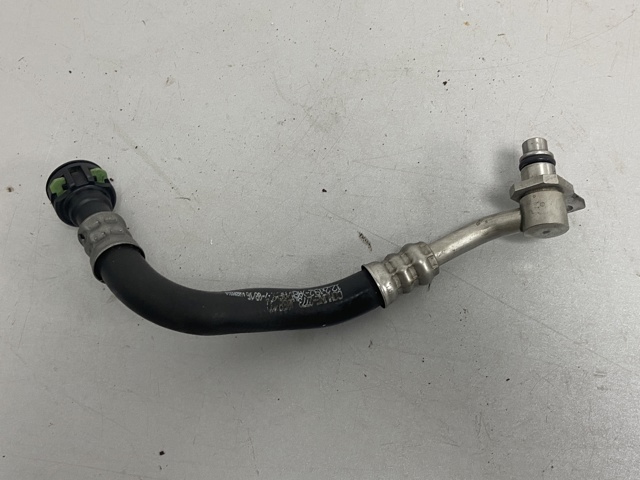 Трубка масляного радіатора АКПП, верхня 8W0317817A VAG