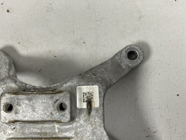 Кронштейн подушки коробки передач 8W0399118Q VAG