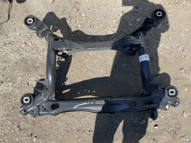 Балка задньої підвіски поперечна 8W0505235AK VAG