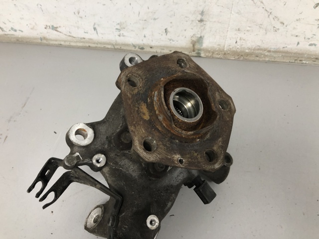 Цапфа поворотного кулака 8W0505432R VAG