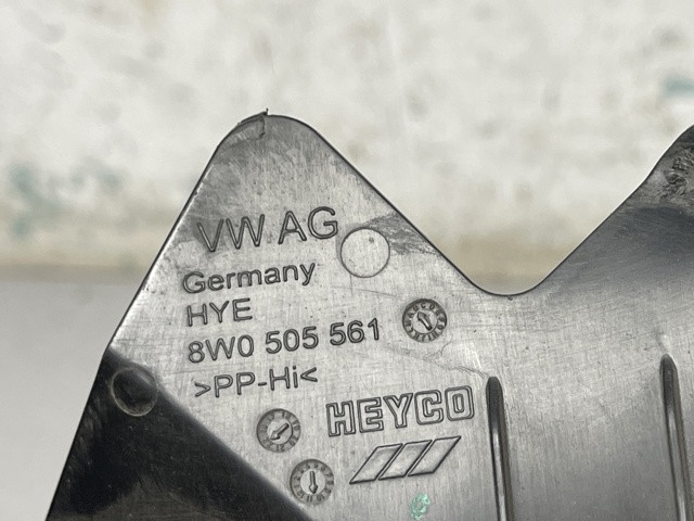 Захист заднього нижнього важеля 8W0505561B VAG
