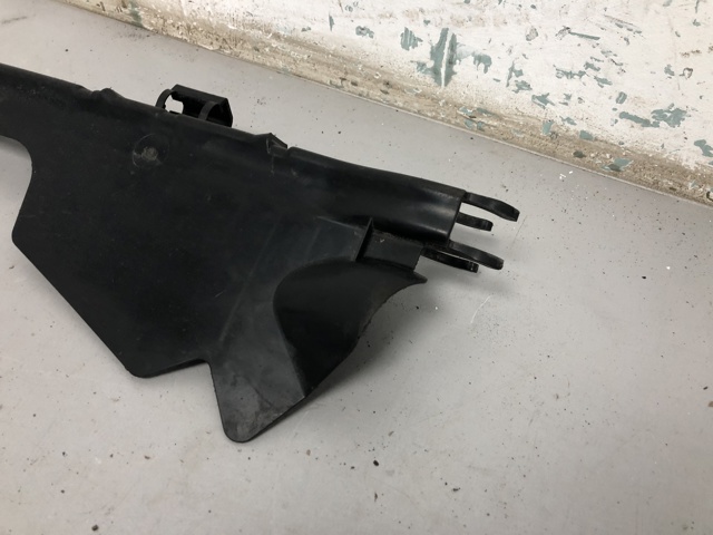 Захист заднього нижнього важеля 8W0505562B VAG