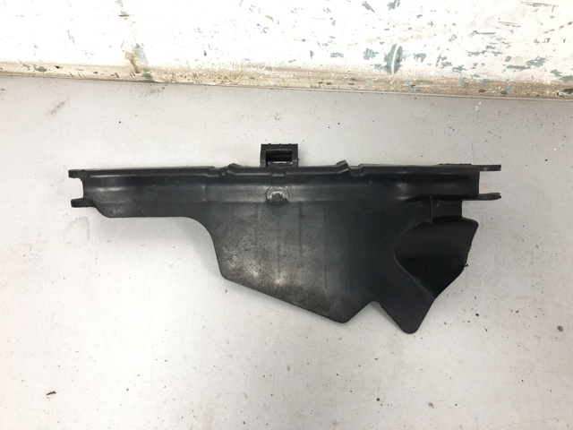 Захист заднього нижнього важеля 8W0505562B VAG