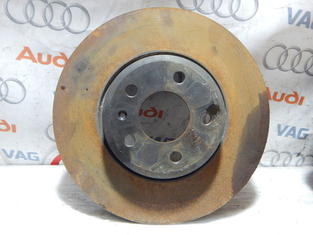 Гальмо дискове переднє 8W0615301T VAG