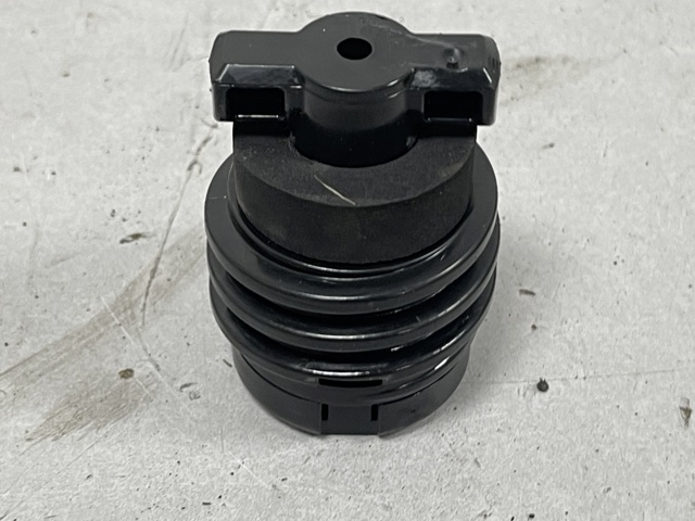 Болт кріплення запасного колеса 8W0803899 VAG