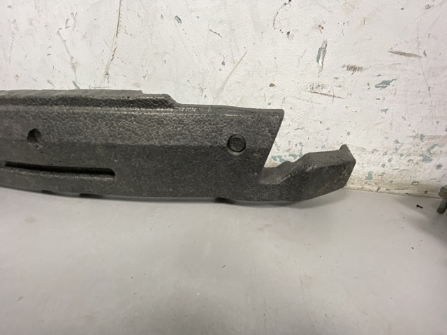 Абсорбер бампера переднього 8W0807550G VAG