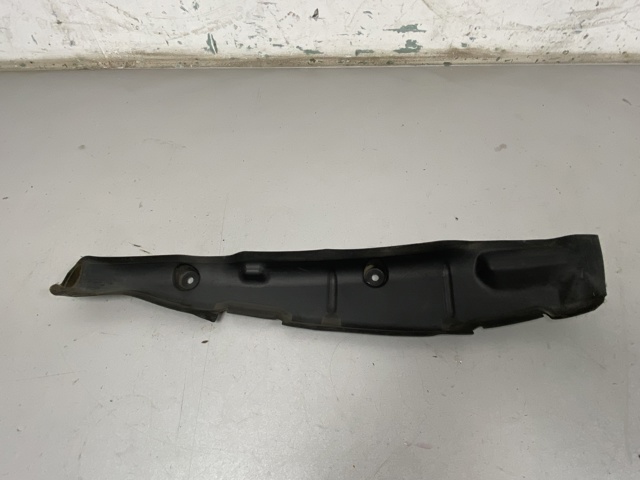 Ущільнювач крила 8W0821112 VAG