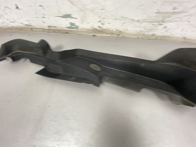 Заглушка жабо збоку 8W0821169C VAG