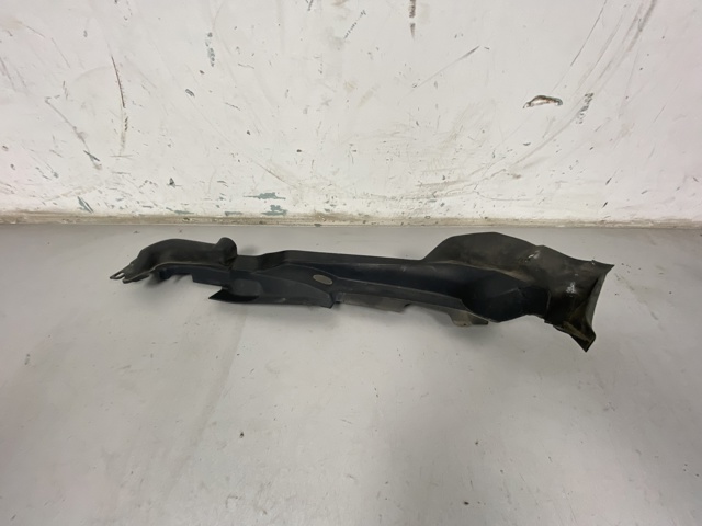Заглушка жабо збоку 8W0821169C VAG